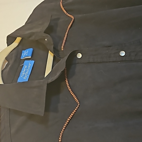 Natural reflections size large black with gold trim long sleeve snap button - Picture 2 of 4